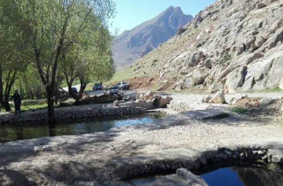 چشمه وقت و ساعت شمس‌آباد؛ چشمه‌ای شگفت‌انگیز که زمان جوشش آن قابل پیش‌بینی نیست